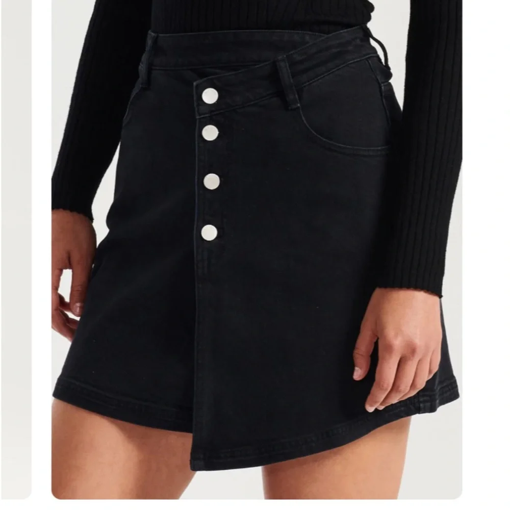 Ena Pelly NWOT Monique Asymmetric Mini Skirt - Picture 4 of 9